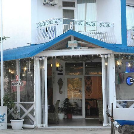 Hotel Prestige House Pantai Sunny Bagian luar foto
