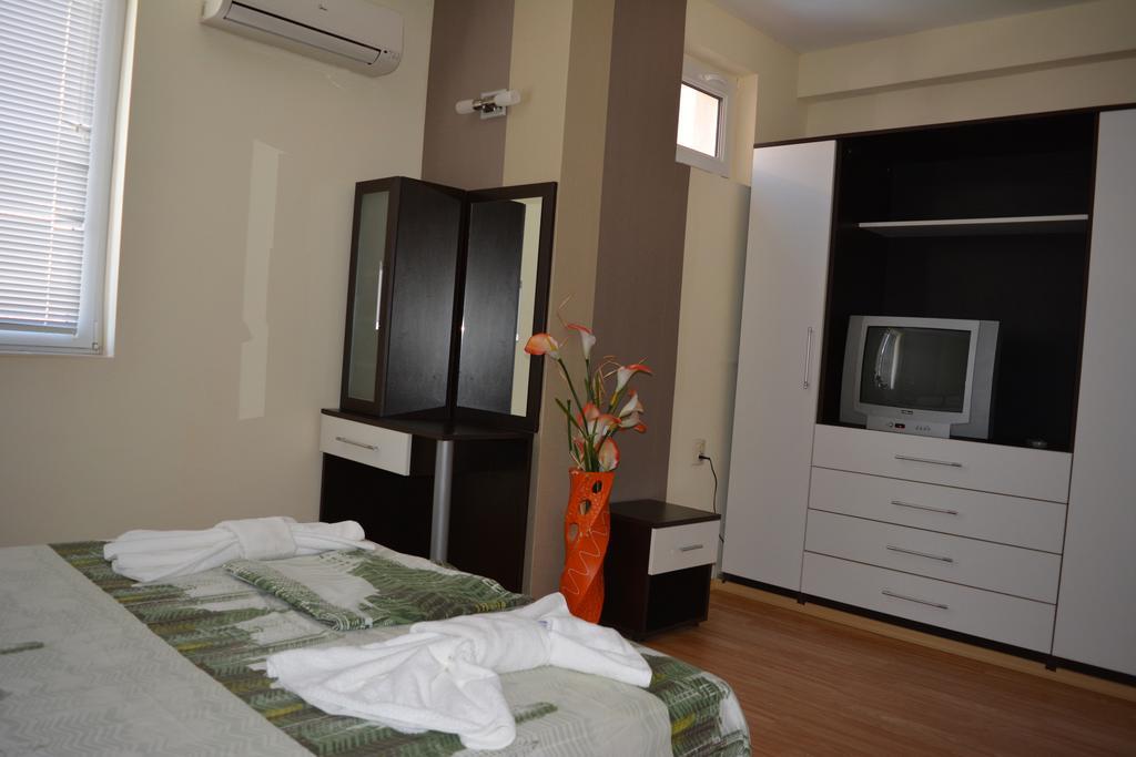 Hotel Prestige House Pantai Sunny Bagian luar foto