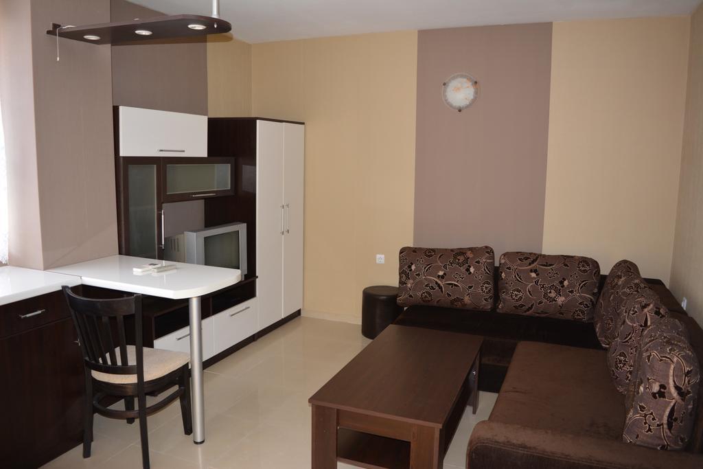 Hotel Prestige House Pantai Sunny Bagian luar foto