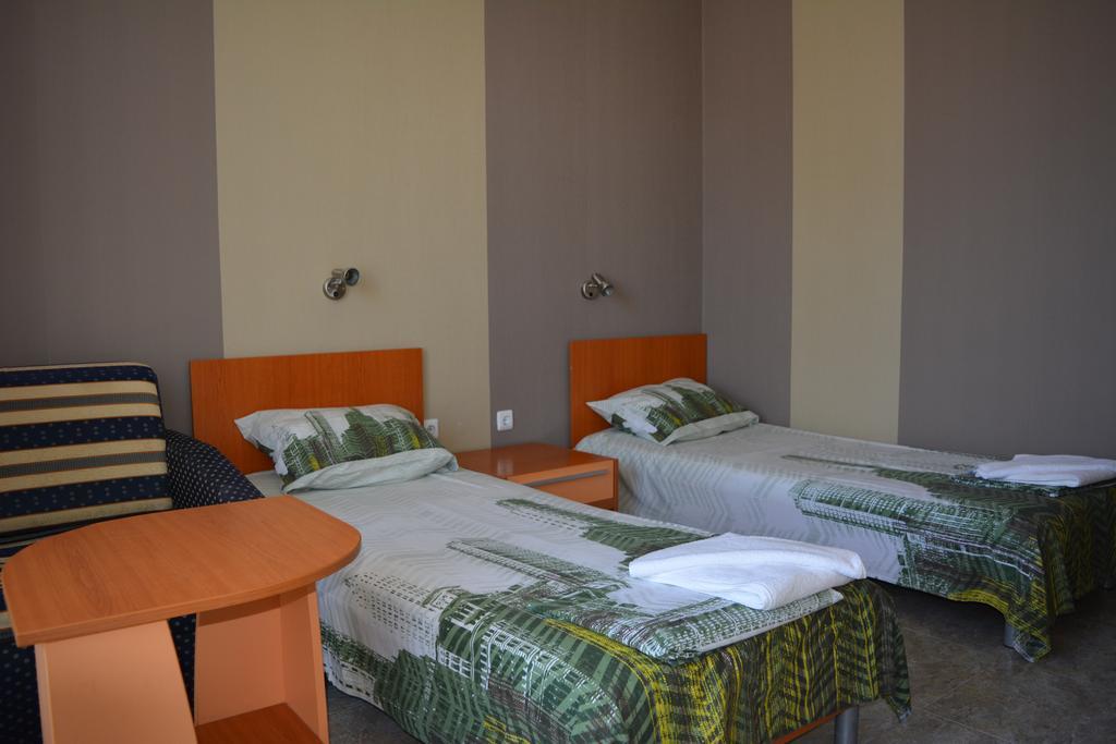 Hotel Prestige House Pantai Sunny Bagian luar foto