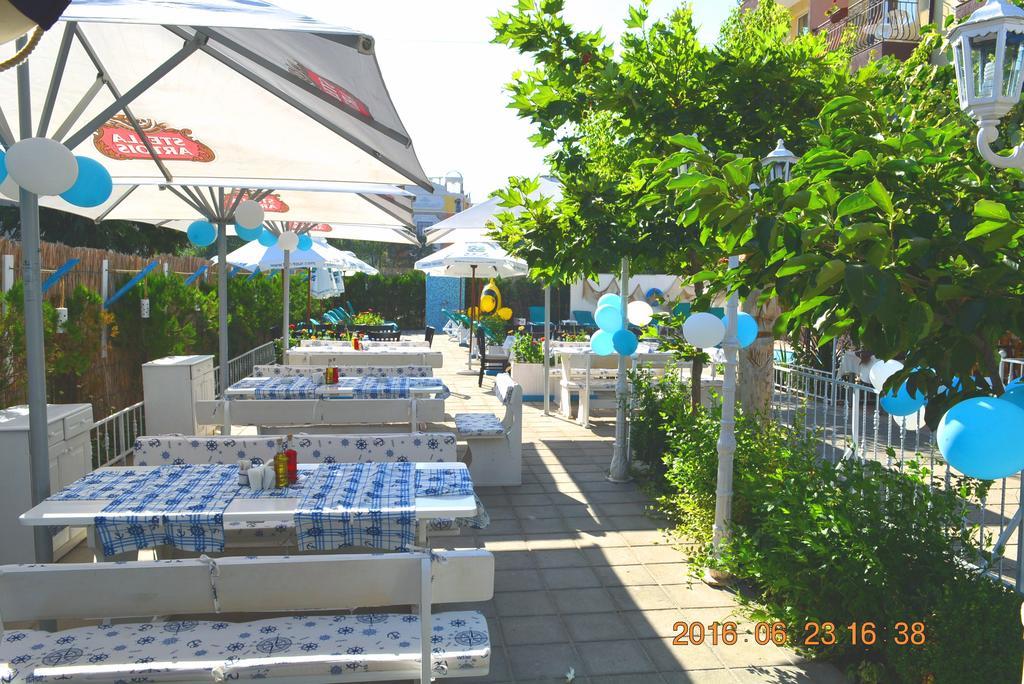 Hotel Prestige House Pantai Sunny Bagian luar foto