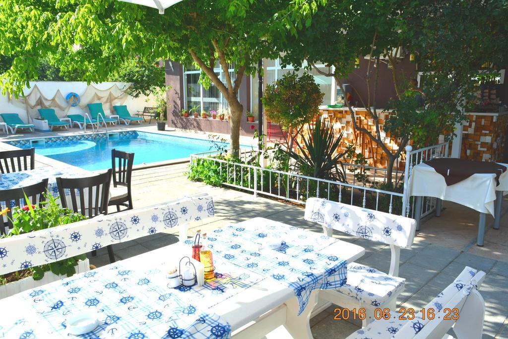 Hotel Prestige House Pantai Sunny Bagian luar foto