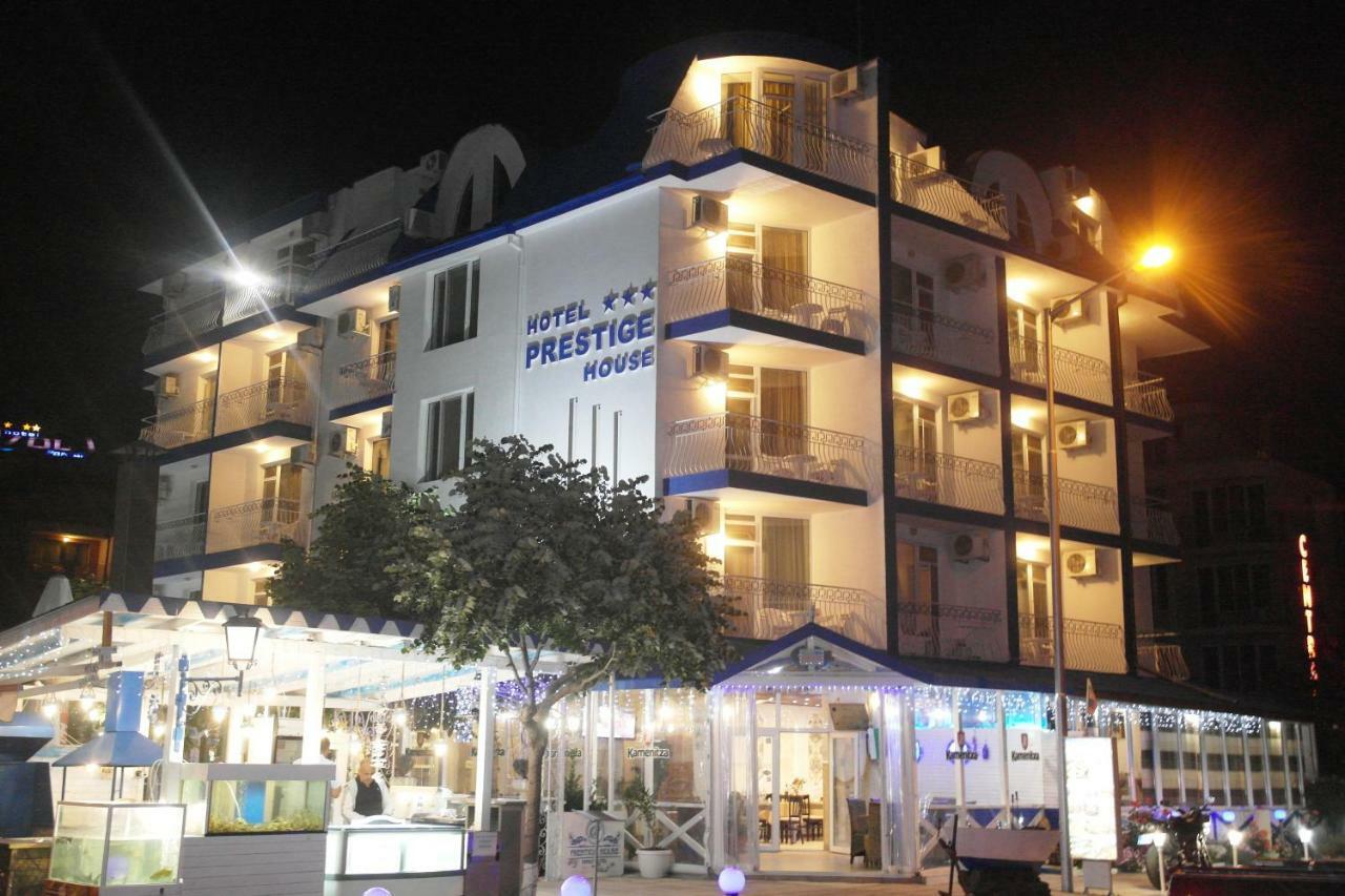 Hotel Prestige House Pantai Sunny Bagian luar foto