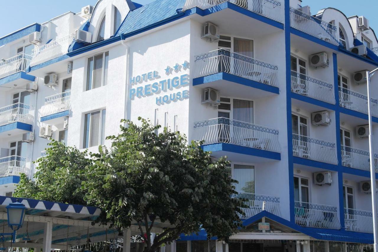 Hotel Prestige House Pantai Sunny Bagian luar foto