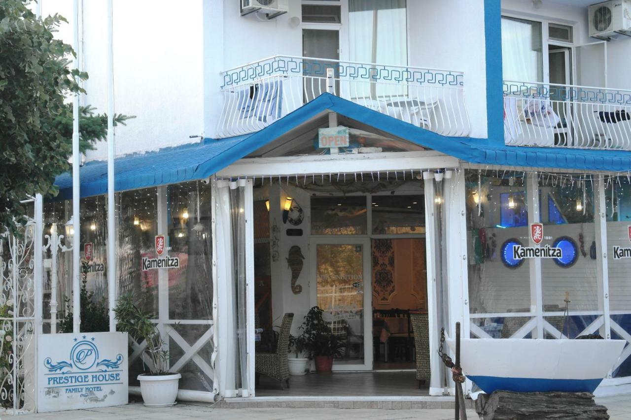 Hotel Prestige House Pantai Sunny Bagian luar foto