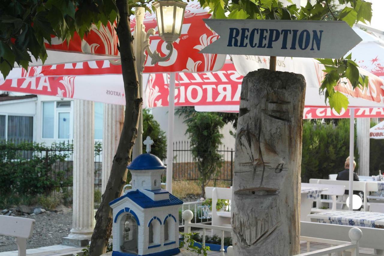 Hotel Prestige House Pantai Sunny Bagian luar foto