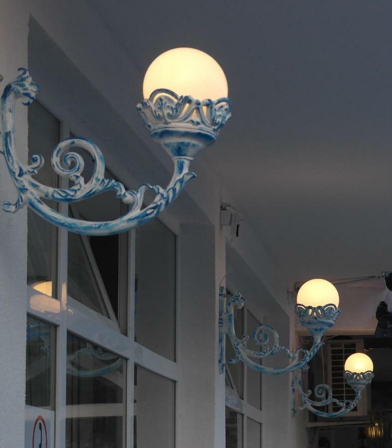 Hotel Prestige House Pantai Sunny Bagian luar foto