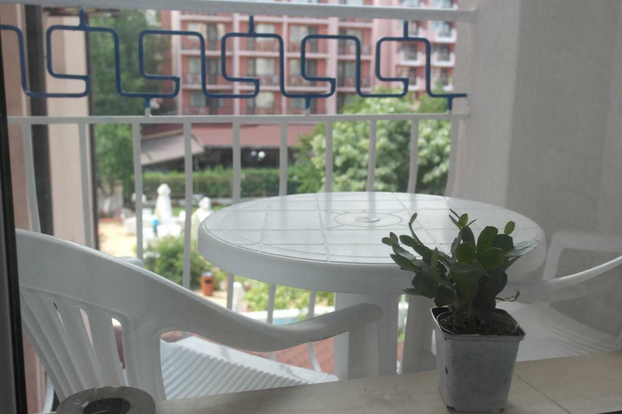 Hotel Prestige House Pantai Sunny Bagian luar foto