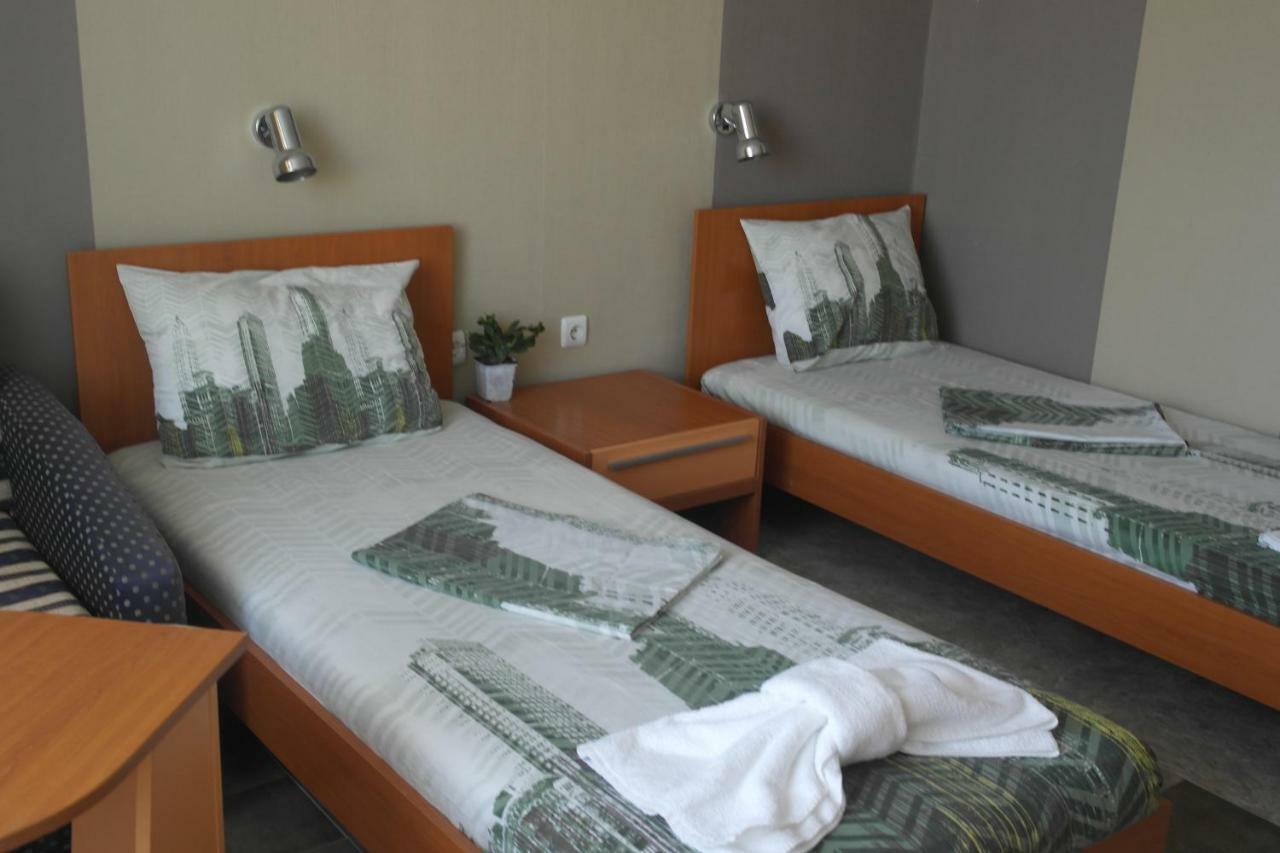 Hotel Prestige House Pantai Sunny Bagian luar foto
