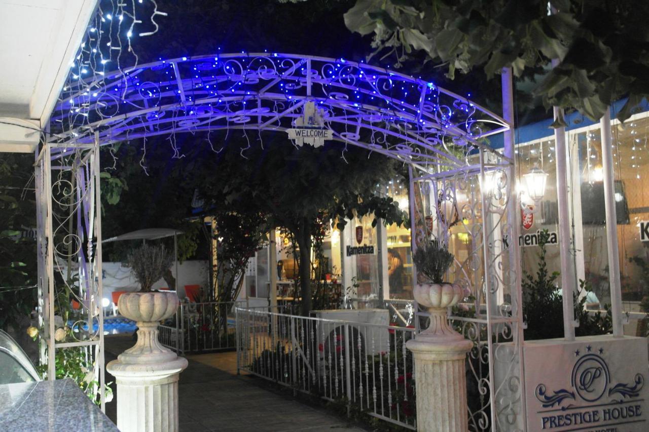Hotel Prestige House Pantai Sunny Bagian luar foto