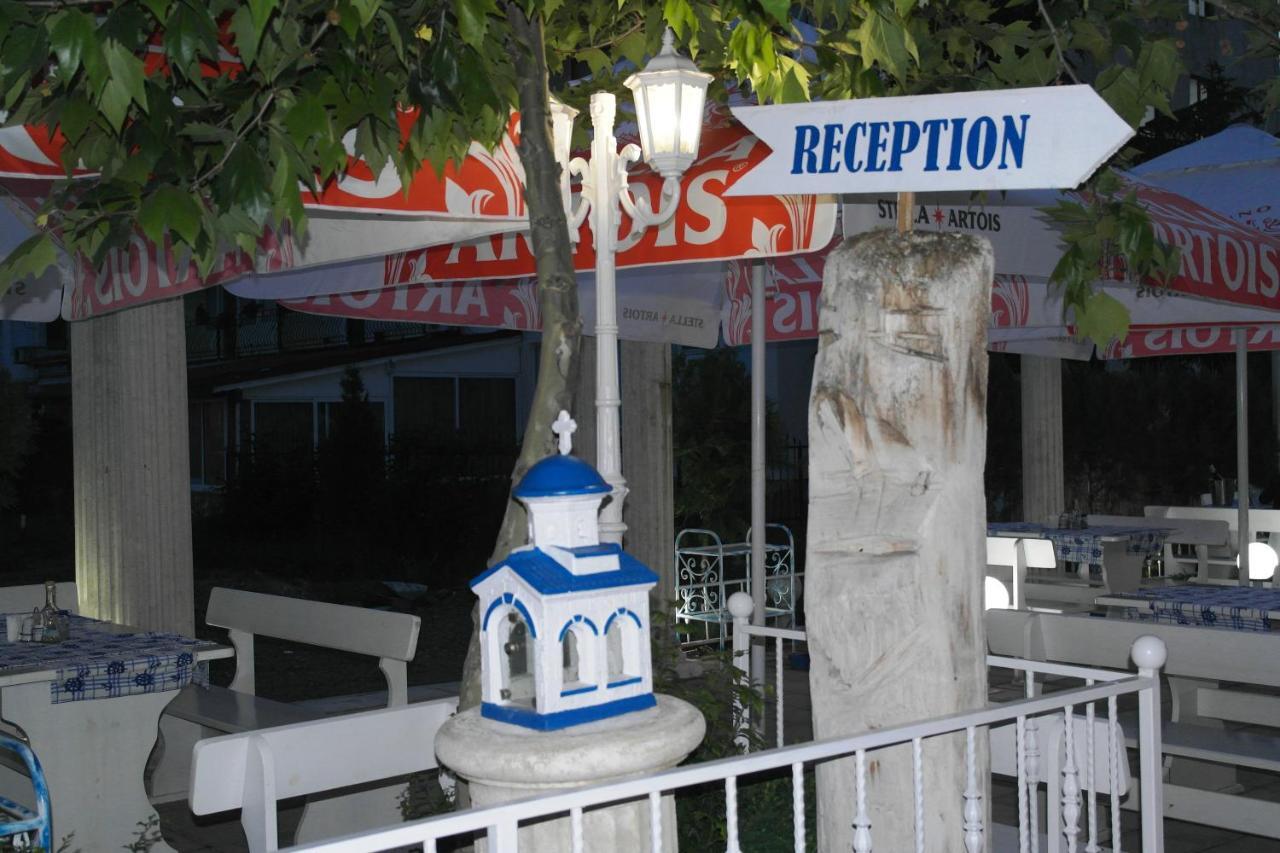 Hotel Prestige House Pantai Sunny Bagian luar foto