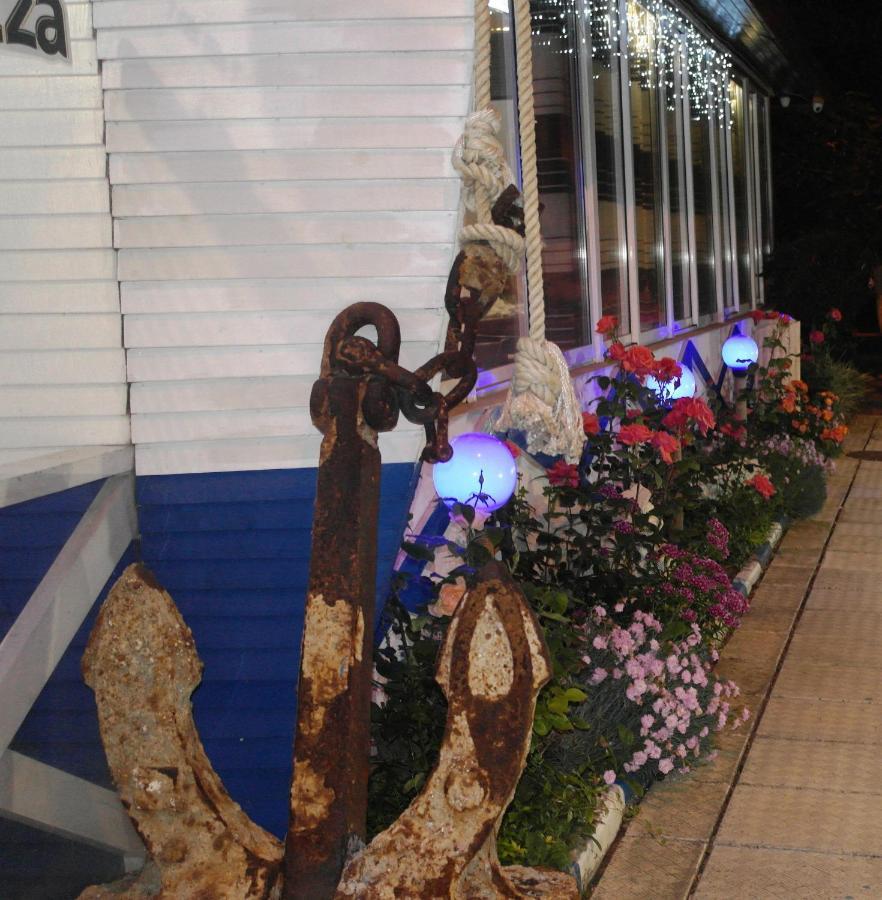 Hotel Prestige House Pantai Sunny Bagian luar foto