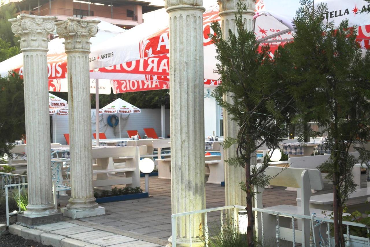 Hotel Prestige House Pantai Sunny Bagian luar foto